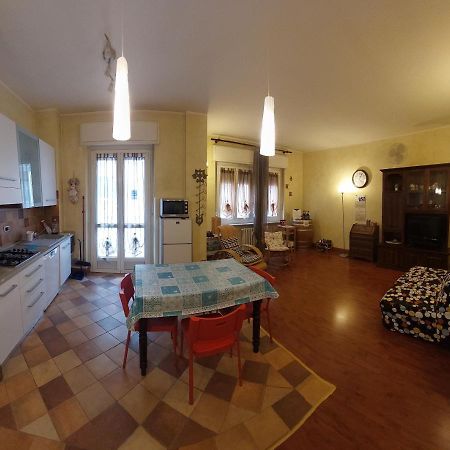 Asti Lovely Apartment מראה חיצוני תמונה