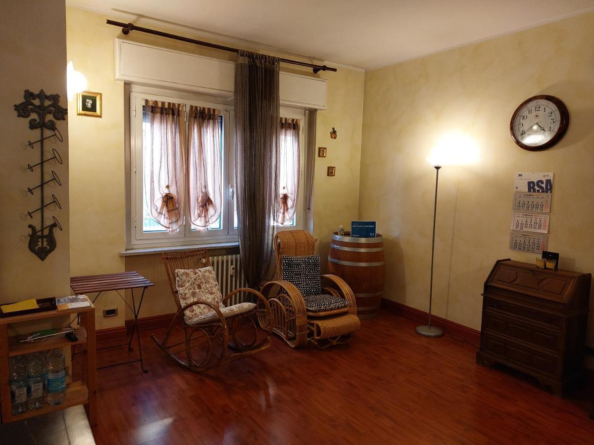 Asti Lovely Apartment מראה חיצוני תמונה