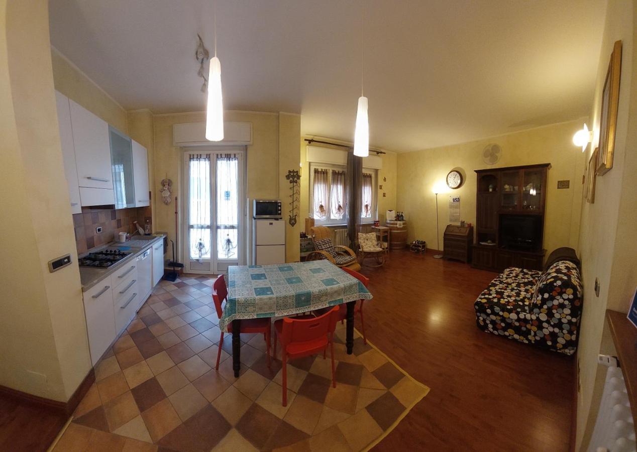 Asti Lovely Apartment מראה חיצוני תמונה