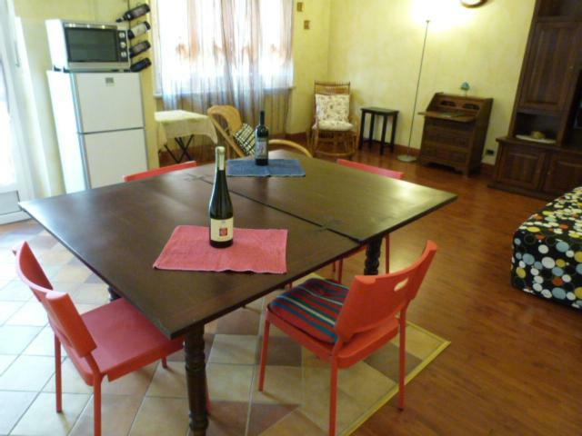 Asti Lovely Apartment מראה חיצוני תמונה
